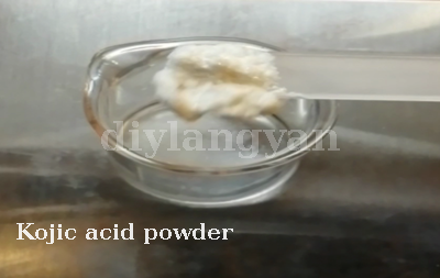 Kojic acid powder na ginagamit sa paggawa ng skin care products sa bahay